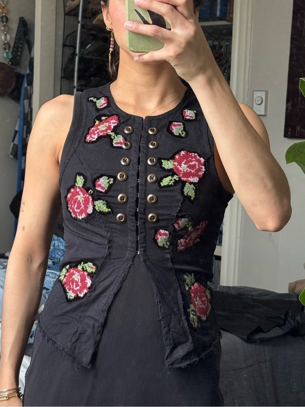 Clasp vest